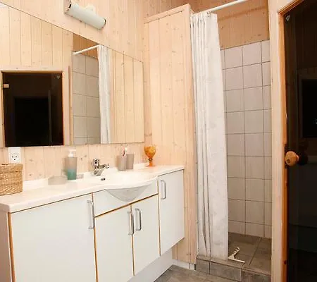 بيت للعطل Four-bedroom Holiday In 6 *