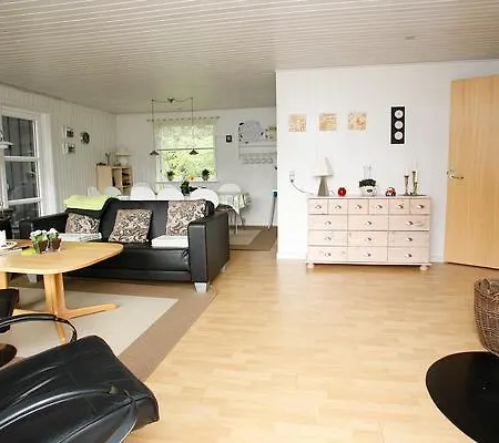 Four-bedroom Holiday In 6 *